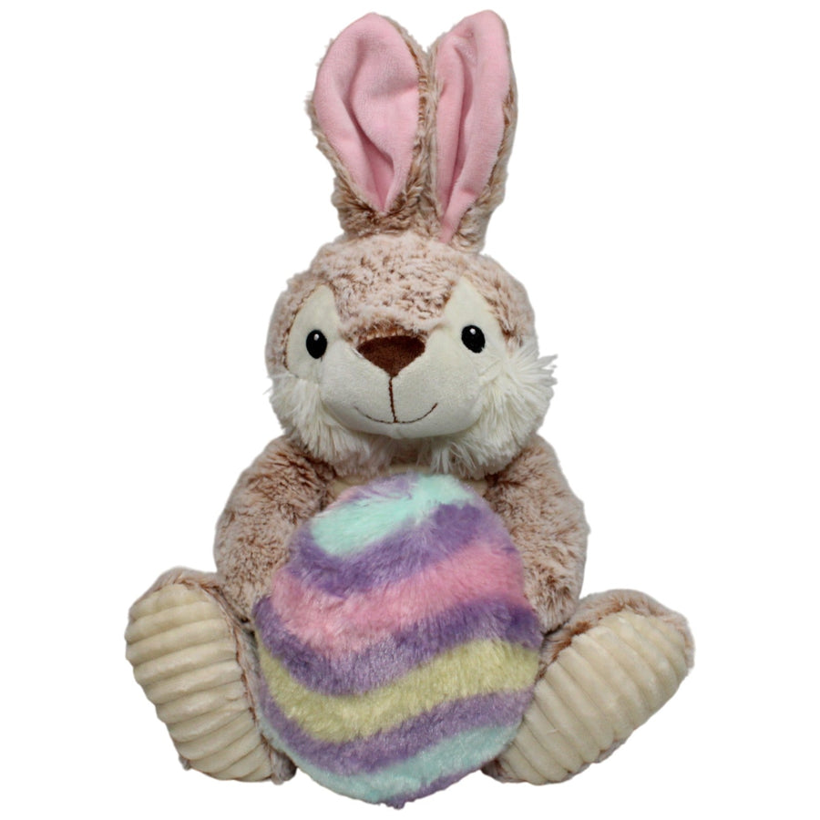 Großer hellbrauner Hase mit buntem Ei