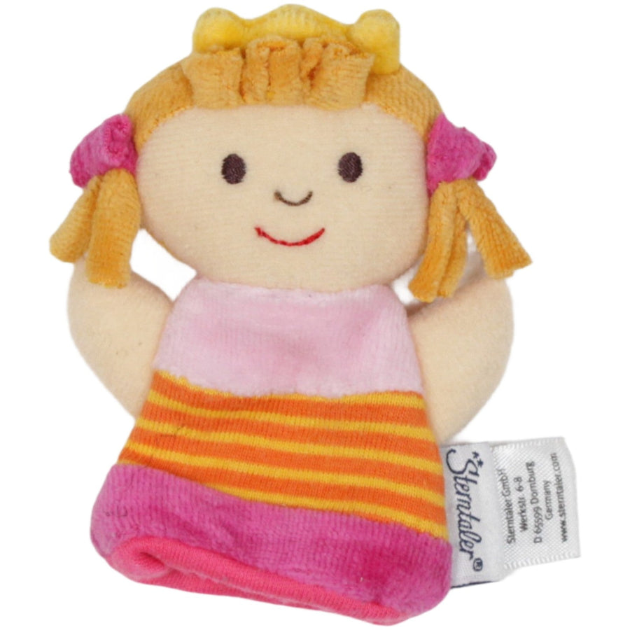 Mädchen mit zwei Zöpfen