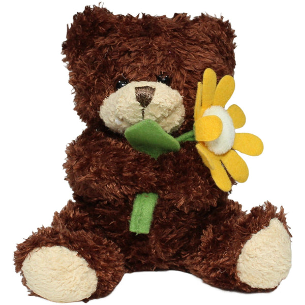 Kleiner Teddybär mit gelber Blume, sitzend