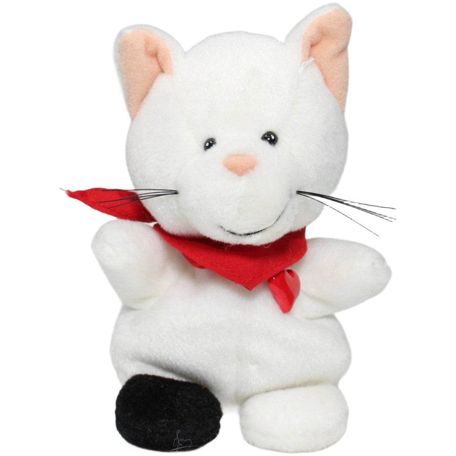 Weiße Katze mit rotem Halstuch und Herz