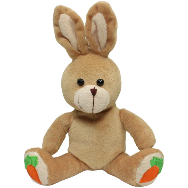 Süßer Hase mit Karotten auf den Füßen