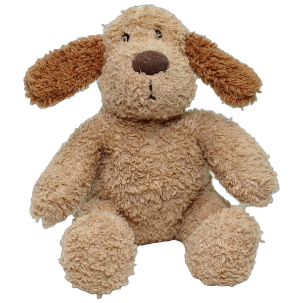 Beige Hund mit braunen Ohren, sitzend