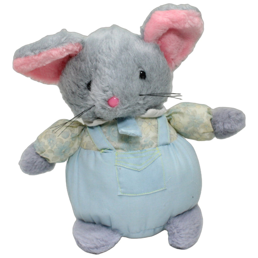 Süße Maus mit blauer Latzhose