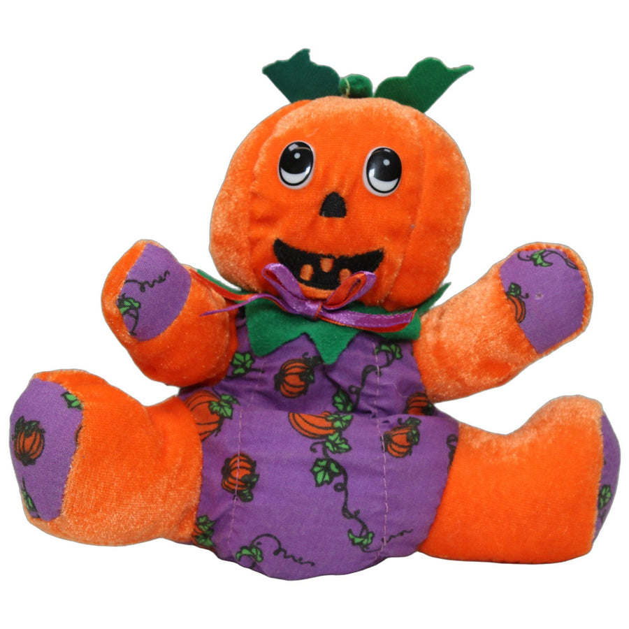 Halloween Kürbis mit lila Kleidung