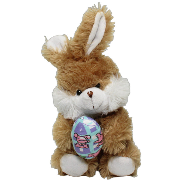 Zotteliger Hase mit buntem Ei, sitzend