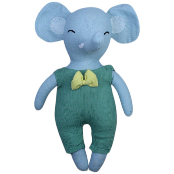 Schlafender Elefant mit Fliege