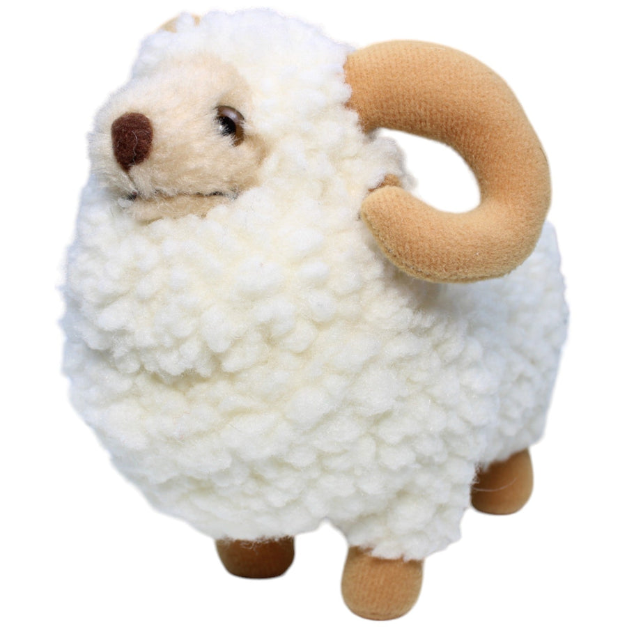 Flauschiges Schaf mit Hörnern