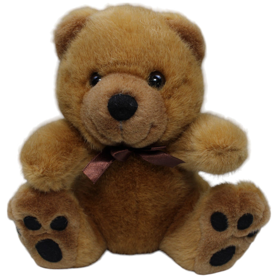 Hübscher brauner Teddybär mit Schleife, sitzend