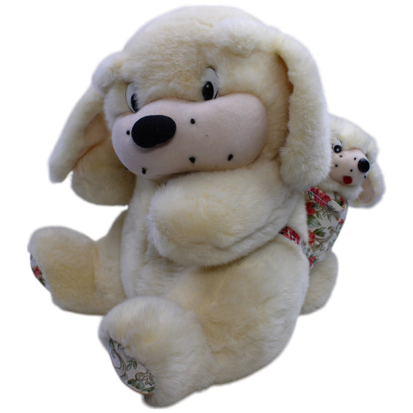 Hund mit Baby-Hund in der Trage