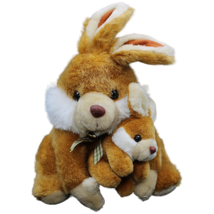 Hase mit Kind, sitzend
